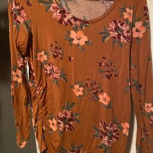 Flowered fitted long sleeve maternity tee